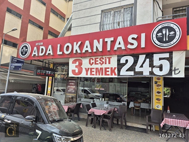 Şehrin kalbinde müşterisi oturmuş hazır lokanta