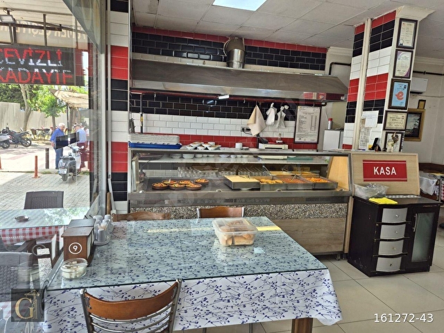 Şehrin kalbinde müşterisi oturmuş hazır lokanta - Görsel 3