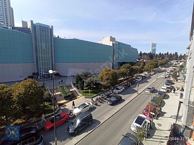 ŞİŞLİ CEVAHİR AVM KARŞISI GENÇ BİNA CADDE ÜZERİ 3.KAT 2+1 90 M2