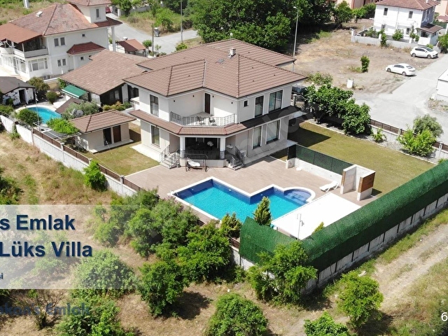 Sığla Ormanına Komşu, Köyceğiz Gölüne Yürüme Mesafesinde Lüks Villa