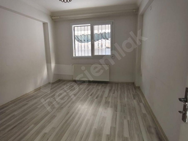 Küçük Çiğli Mahallesinde Ebeveyn Banyolu 3+1 Kiralık Daire - Görsel 3