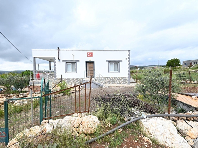 ÜSTÜNKENTTEN ERDEMLİ YENİYURTTA GENİŞ BAHÇELİ MÜSTAKİL EV - Görsel 9