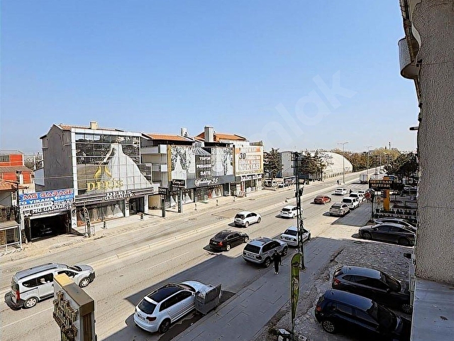 İSTASYON CADDESİ ÜZERİNDE MERKEZİ KONUMDA FIRSAT DAİRE