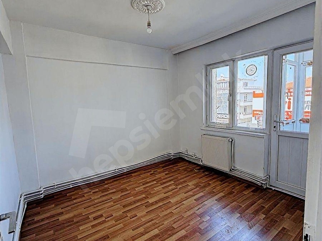 İSTASYON CADDESİ ÜZERİNDE MERKEZİ KONUMDA FIRSAT DAİRE - Görsel 20