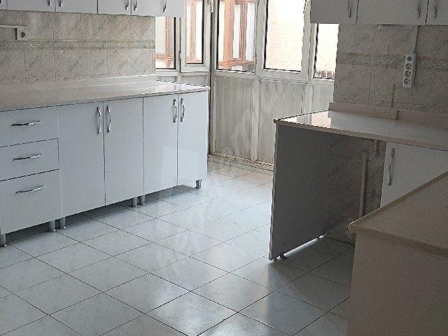 uğurlu sokakta 3+1 kombi içi yapılı - Görsel 9