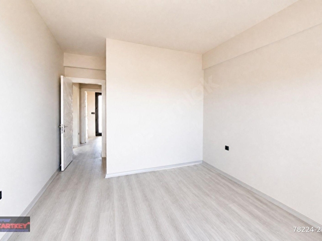 Özel Havuzlu Modern Tasarımlı Sıfır Müstakil Tripleks Villa - Görsel 23