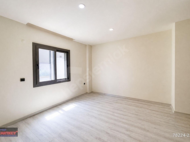 Özel Havuzlu Modern Tasarımlı Sıfır Müstakil Tripleks Villa - Görsel 19