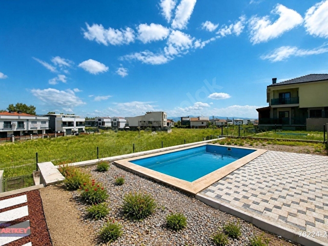 Özel Havuzlu Modern Tasarımlı Sıfır Müstakil Tripleks Villa - Görsel 2