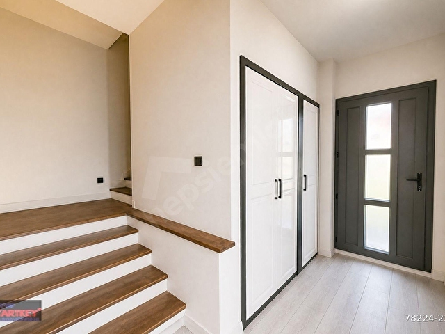 Özel Havuzlu Modern Tasarımlı Sıfır Müstakil Tripleks Villa - Görsel 14