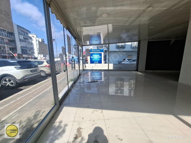 Menderes pazaryeri caddesinde 140 m2 kiralık boş dükkan/işyeri - Görsel 4