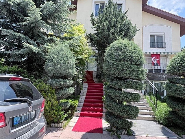Bilkent Bahçe Konutlarında 6+2 Yapılı Köşe Satılık Villa