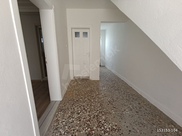 MERKEZİ KONUMDA GENİŞ FERAH ÇOK KULLANIŞLI SATILIK 2+1 DAİRE - Görsel 3