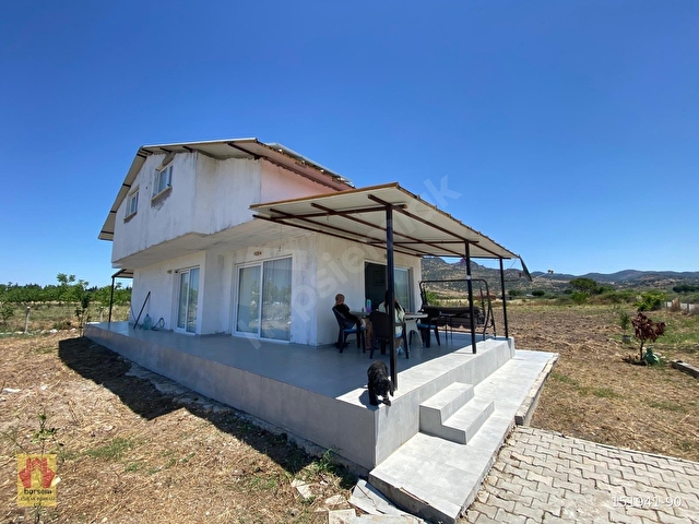 DİKİLİ SALİHLERALTINDA SATILIK MÜSTAKİL ÇİFTLİK EVİ 2.670 m²