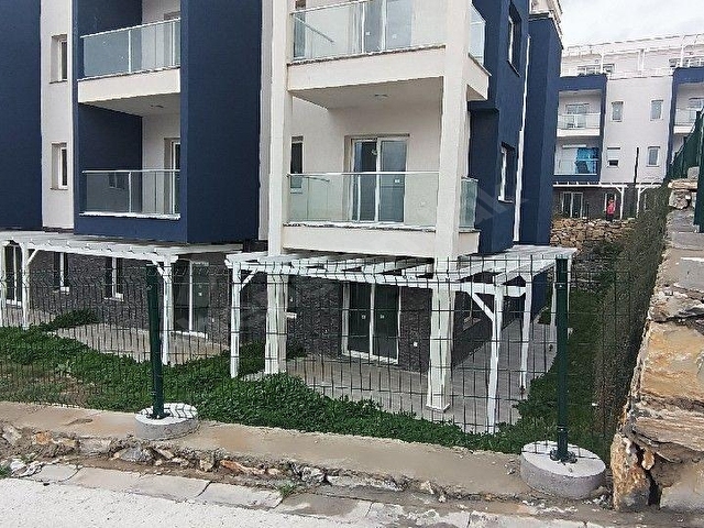 Kıyıkışlacık Köyünde sitede modern yapılı sıfır bahçe kullanımlı 2+1 kullanışlı daire