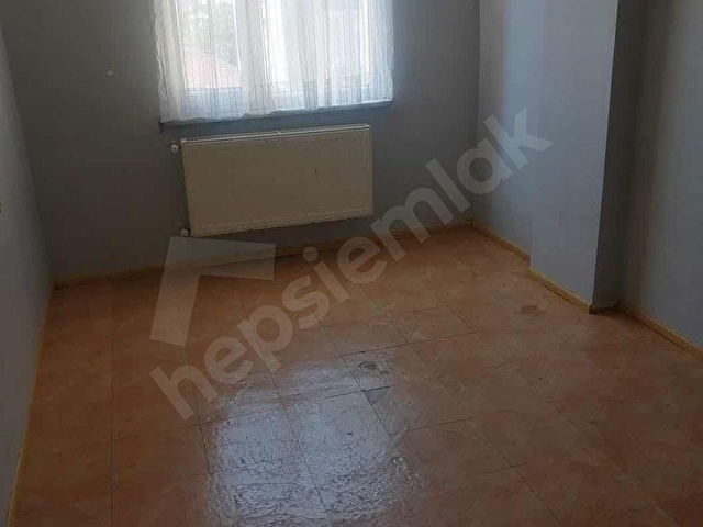 1 + 1 KOMBILI TEMIZ SATILIK YÜKSEK GİRİŞ DAIRE - Görsel 3