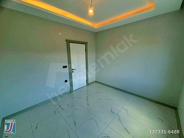 UYTUNDAN ÖREN AYAKLIDA MÜSTAKİL BAHÇELİ DENİZE YAKIN LÜKS 1+1 - Görsel 8
