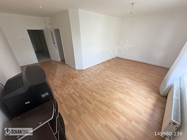 KIBRIS CAD. MANTOLAMALI BAĞIMSIZ SALON 2+1 SATILIK DAİRE - Görsel 3