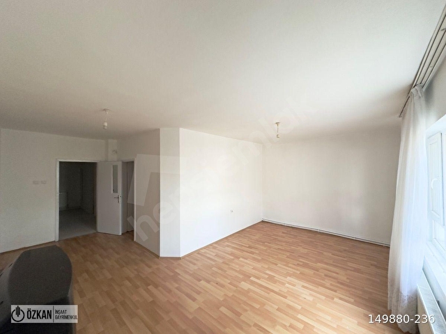 KIBRIS CAD. MANTOLAMALI BAĞIMSIZ SALON 2+1 SATILIK DAİRE - Görsel 2