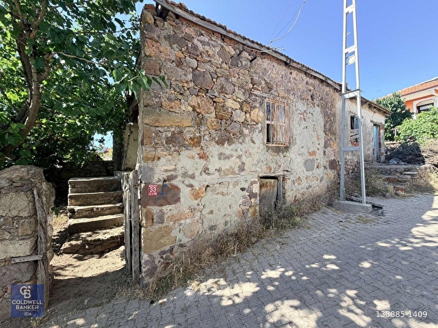 AYVALIK BULUTÇEŞME KÖYÜNDE KUYULU 130 m2 ARSALI KÖY EVİ