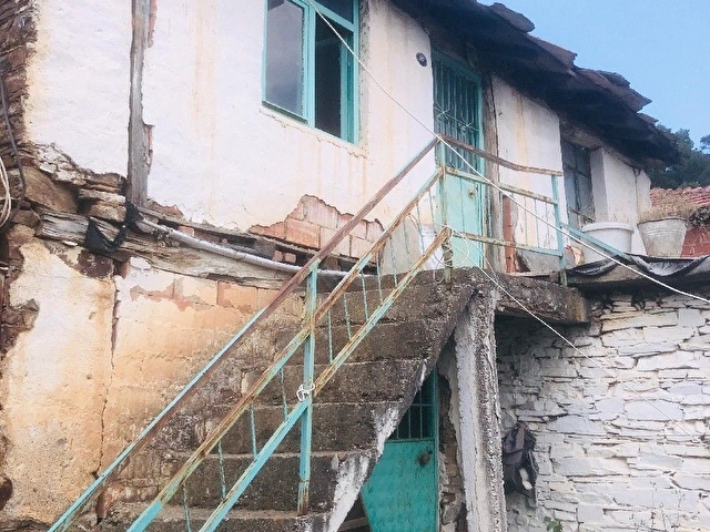 BAYINDIR DERNEKLİ KÖYÜNDE İÇİNDE RESMİ İMARLI EVİ OLAN MUHTEŞEM MANZARALI GAYRİMENKUL - Görsel 9