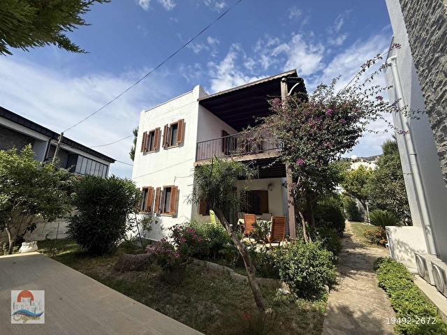 Gümüşlük Kadıkalesi Mevkiinde Satılık Denize 50 m 2+1 Müstakil