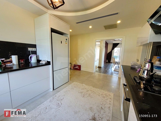 Sitede Bahçeli Havuzlu Satılık 6+1 Modern Villa | FEMA - Görsel 15