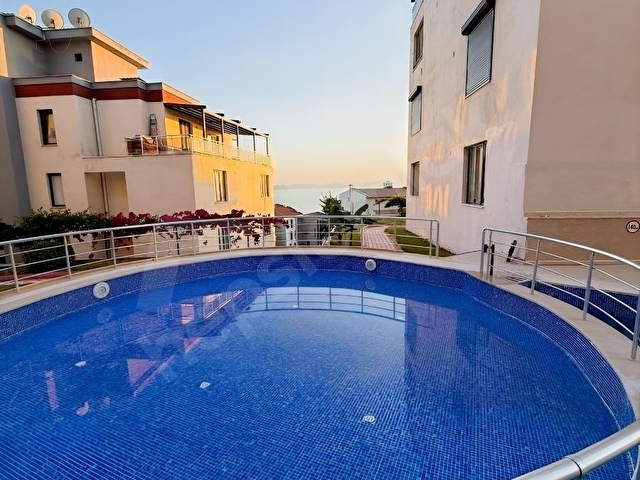KUŞADASI SİTE İÇERİSİNDE DENİZ MANZARALI GENİŞ 1+1 SATILIK DAİRE - Görsel 26