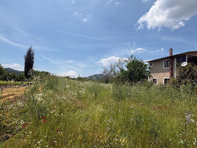 KİRAZLI KÖYÜNDE SATILIK 875 m2 HİSSELİ TARLA - Görsel 2