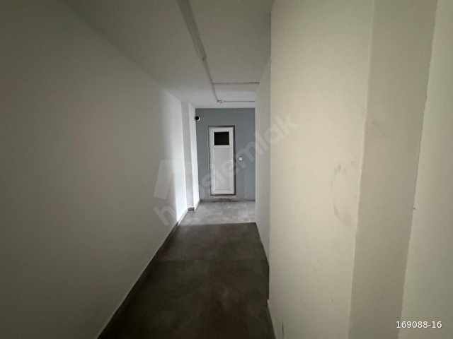 ÇAMÇEŞMEDE 450 M2 DÜZ GİRİŞ BAKIMLI KİRALIK İŞ YERİ - Görsel 30