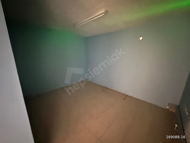 ÇAMÇEŞMEDE 450 M2 DÜZ GİRİŞ BAKIMLI KİRALIK İŞ YERİ - Görsel 17