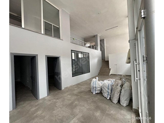 ÇAMÇEŞMEDE 450 M2 DÜZ GİRİŞ BAKIMLI KİRALIK İŞ YERİ - Görsel 20