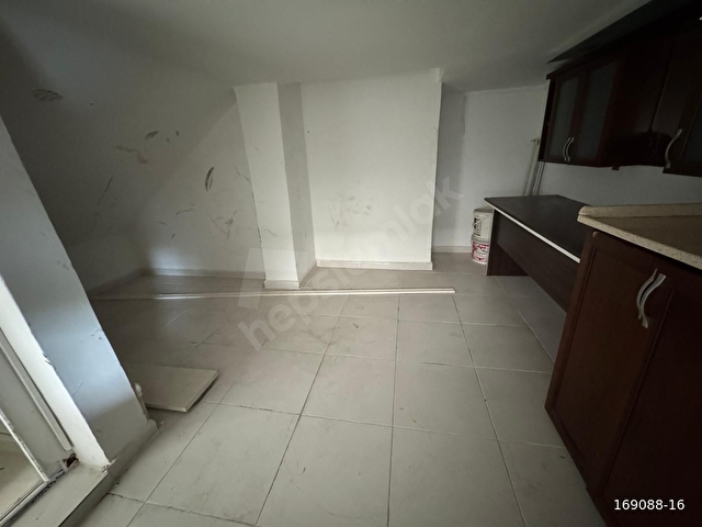 ÇAMÇEŞMEDE 450 M2 DÜZ GİRİŞ BAKIMLI KİRALIK İŞ YERİ - Görsel 8
