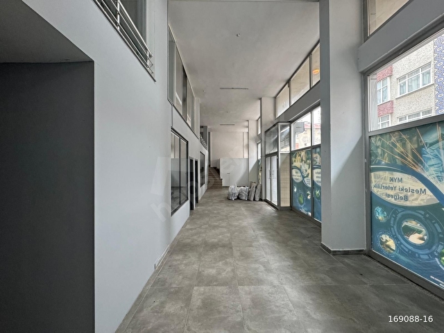 ÇAMÇEŞMEDE 450 M2 DÜZ GİRİŞ BAKIMLI KİRALIK İŞ YERİ - Görsel 24