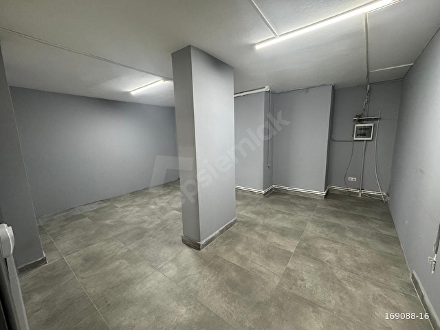 ÇAMÇEŞMEDE 450 M2 DÜZ GİRİŞ BAKIMLI KİRALIK İŞ YERİ - Görsel 23