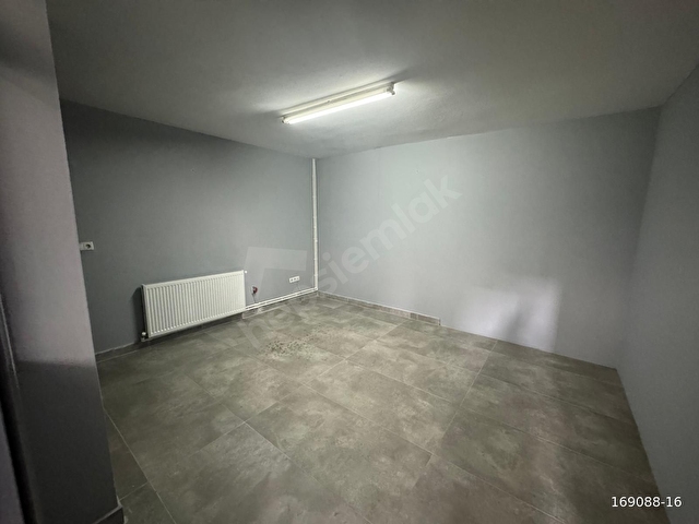 ÇAMÇEŞMEDE 450 M2 DÜZ GİRİŞ BAKIMLI KİRALIK İŞ YERİ - Görsel 26