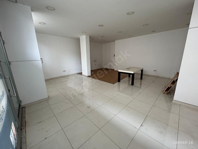 ÇAMÇEŞMEDE 450 M2 DÜZ GİRİŞ BAKIMLI KİRALIK İŞ YERİ - Görsel 5