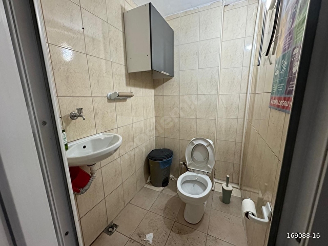 ÇAMÇEŞMEDE 450 M2 DÜZ GİRİŞ BAKIMLI KİRALIK İŞ YERİ - Görsel 28