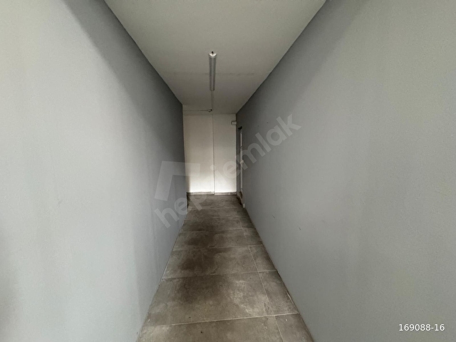 ÇAMÇEŞMEDE 450 M2 DÜZ GİRİŞ BAKIMLI KİRALIK İŞ YERİ - Görsel 27