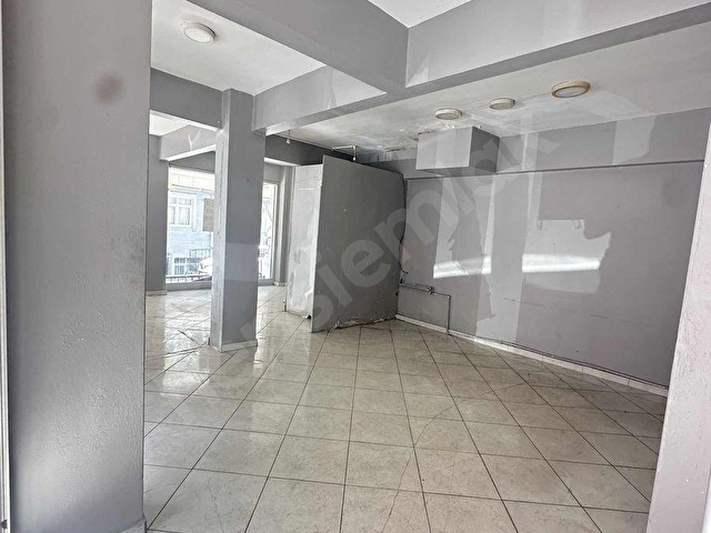YAZICI EMLAKTAN 50M2 2.GİRİŞLİ KÖŞE BİNADA ÇİFT CEPHE DÜKKAN - Görsel 3