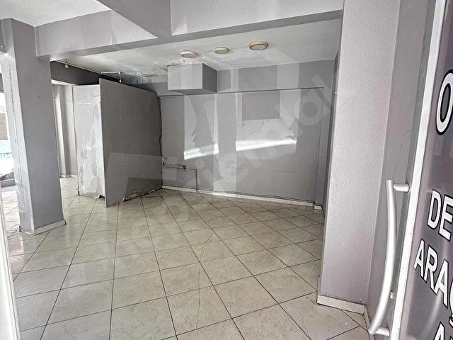 YAZICI EMLAKTAN 50M2 2.GİRİŞLİ KÖŞE BİNADA ÇİFT CEPHE DÜKKAN - Görsel 4