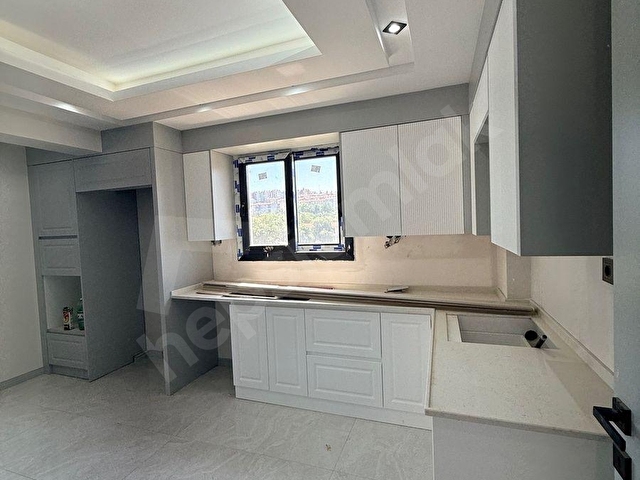 GÜMÜŞÇAY MAHALLESİNDE 3+1 ARA KAT ÖN CEPHE 170M2 SIFIR DAİRE