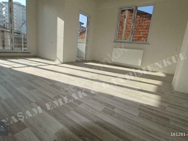 YAŞAMDAN NECİPFAZILDA E.BANYOLU İSKANLI ARAKAT SATILIK 2+1DAİRE