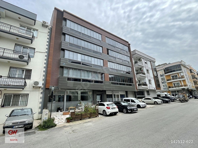 İzmir Gaziemir Gazi Mahallesinde Mükemmel Lokasyonda Geniş Daire - Görsel 25