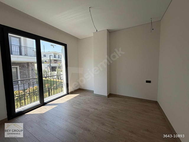 Bahçeşehir Alya Bahçe Sitesinde Satılık Köşe Ön Cephe 4+1 Villa - Görsel 8