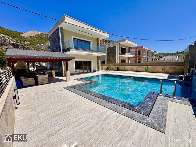 KUŞADASINDA HERYERE YAKIN TAM MÜSTAKİL SATILIK 4+1 VİLLA