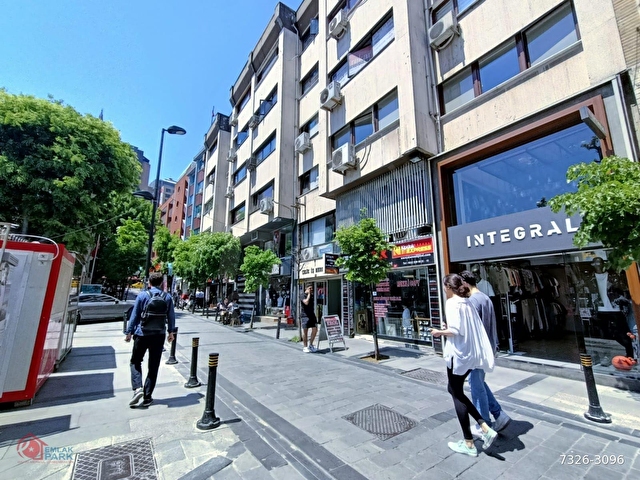 BEŞİKTAŞ AKARETLERDE PRESTİJLİ İŞ MERKEZİNDE ÖN CEPHE OFİS