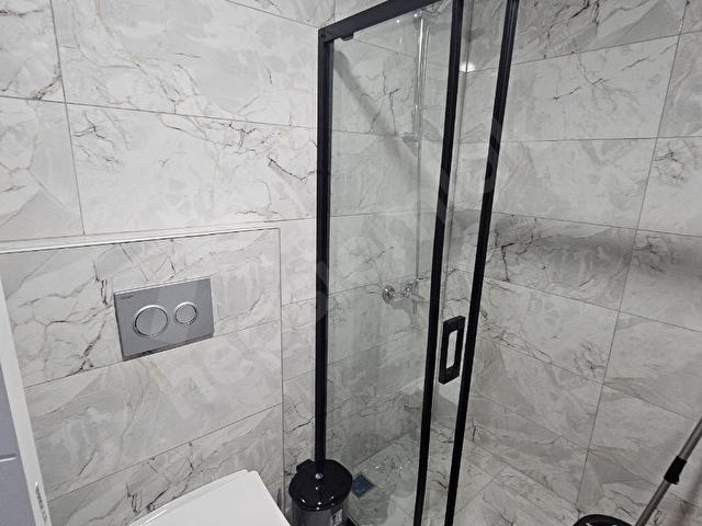 Körfez mahallesinde satılık deniz manzaralı eşyalı 1+1 daire - Görsel 18