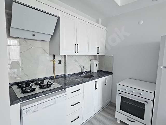 Körfez mahallesinde satılık deniz manzaralı eşyalı 1+1 daire - Görsel 14