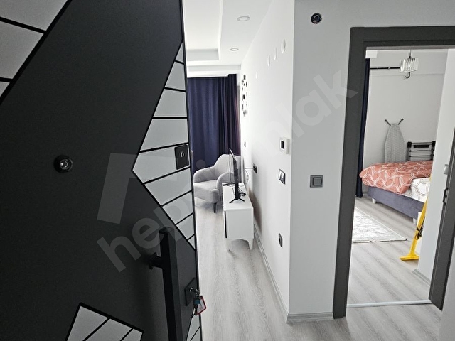 Körfez mahallesinde satılık deniz manzaralı eşyalı 1+1 daire - Görsel 19