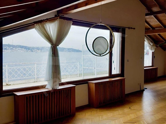 BEYLERBEYİNDE TERAS VE RIHTIM KULLANIMLI 4+1 YALI DAİRESİ - Görsel 12